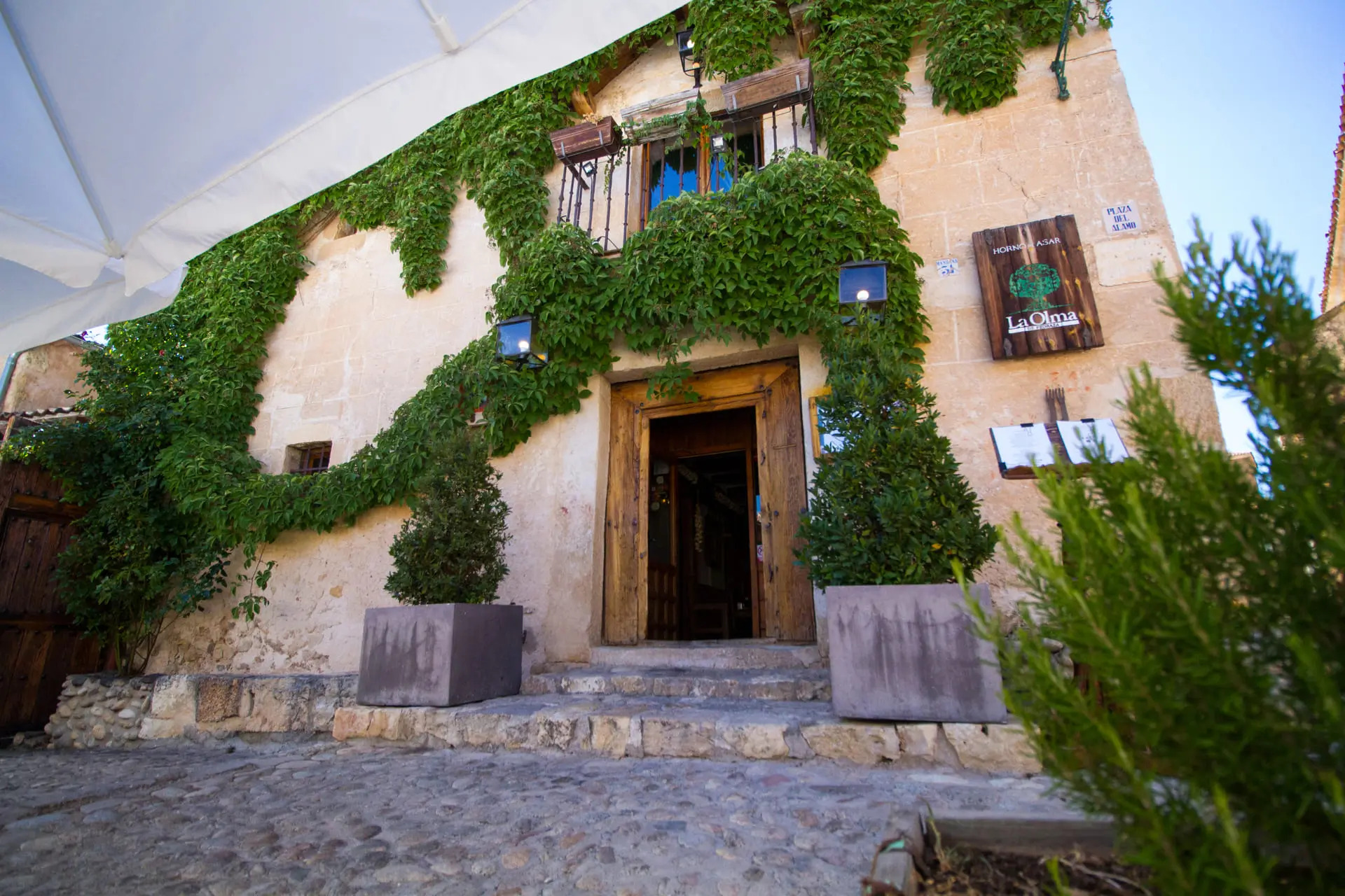 Fachada del restaurante La Olma de Pedraza
